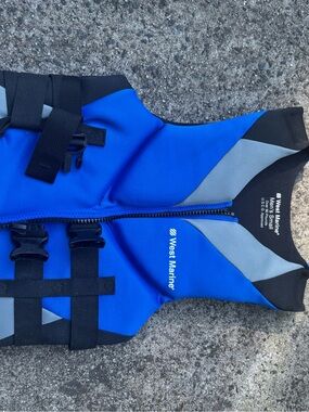 West Marine life jacket men small